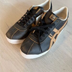 Onitsuka Tiger by Asics Black and Tan Sneakers EU 40, mens 7, (women’s prob 8.5)